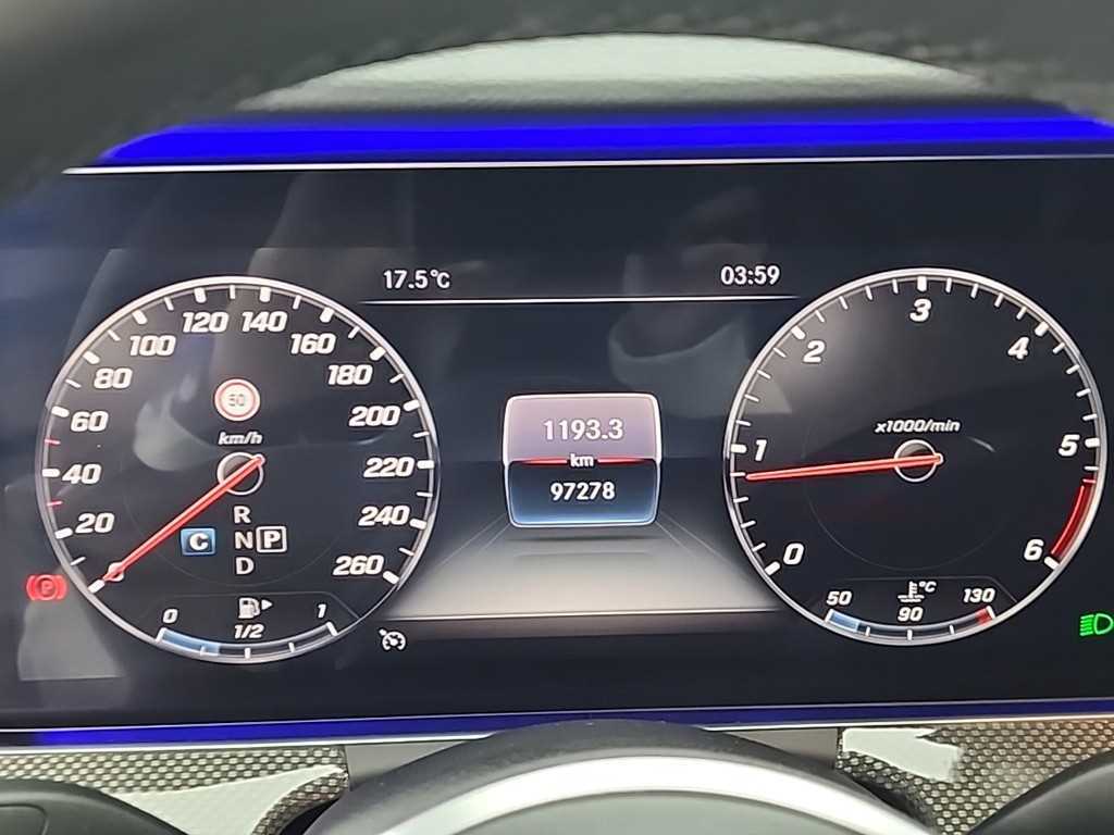 Mercedes Benz CLS Class - Vista 6