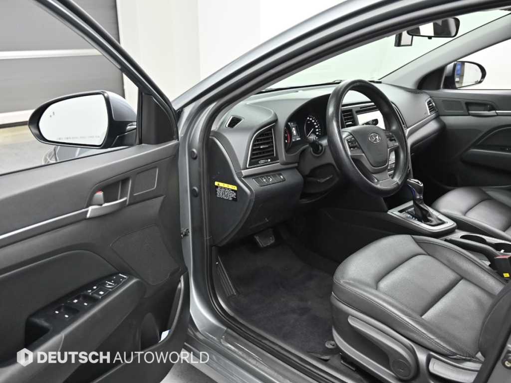 HYUNDAI Avante - Vista 11