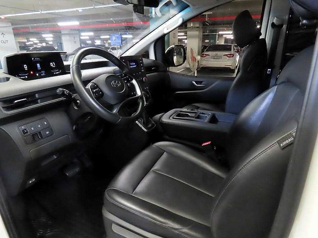 HYUNDAI Staria - Vista 10