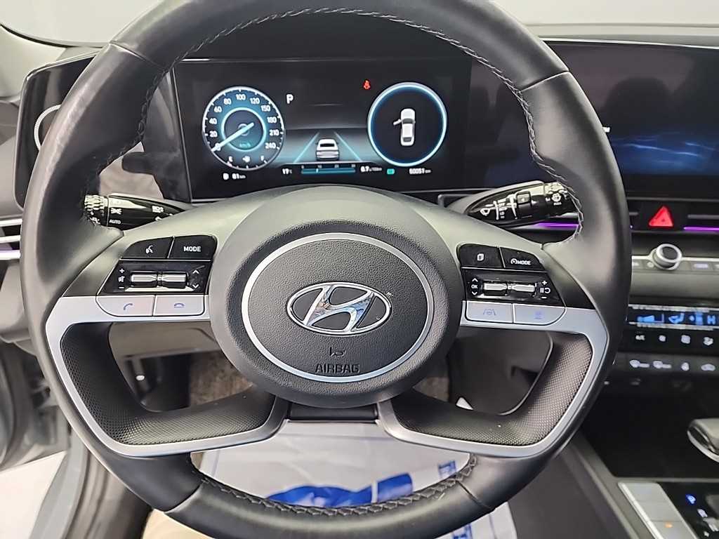 HYUNDAI Avante - Vista 9