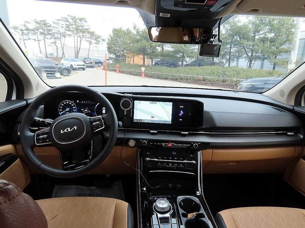 KIA Carnival - Vista 5