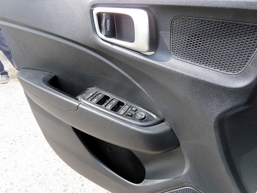 HYUNDAI Venue - Vista 11