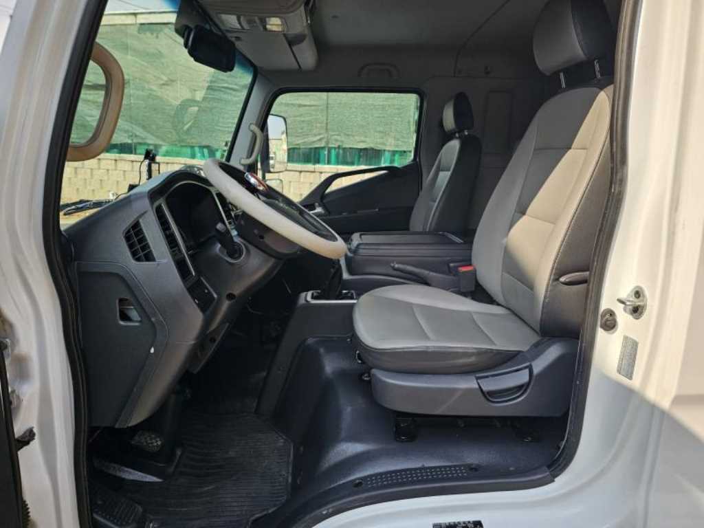 medium and large cargo truck - Vista 4