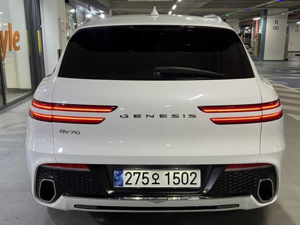 Genesis GV70 - Vista 5