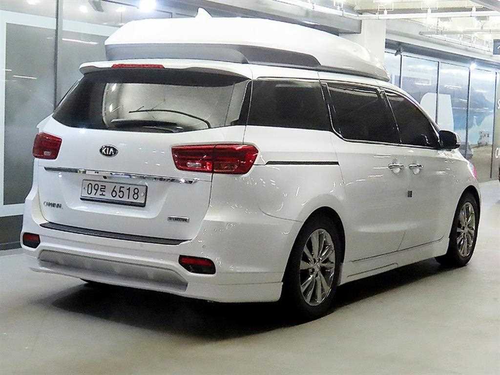 KIA Carnival - Vista 4