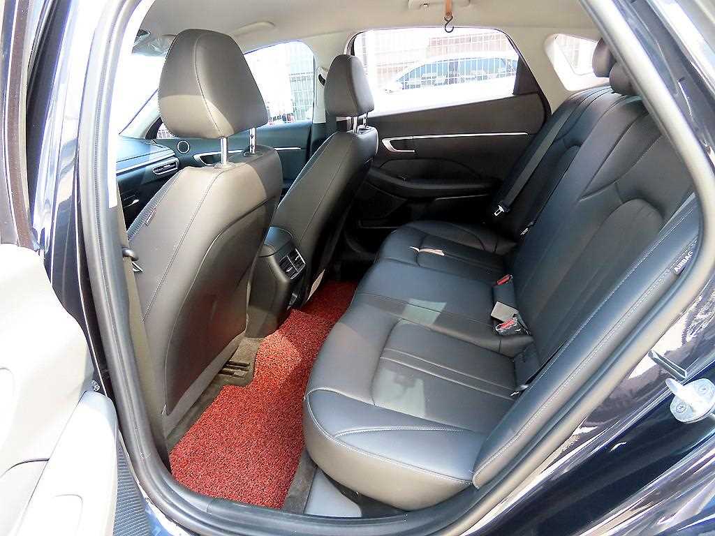 HYUNDAI Sonata - Vista 6