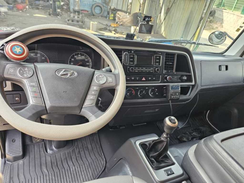 medium and large cargo truck - Vista 6