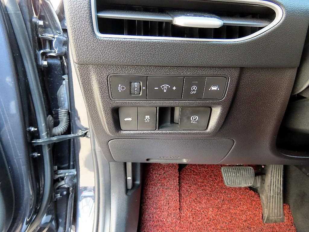 HYUNDAI Sonata - Vista 12