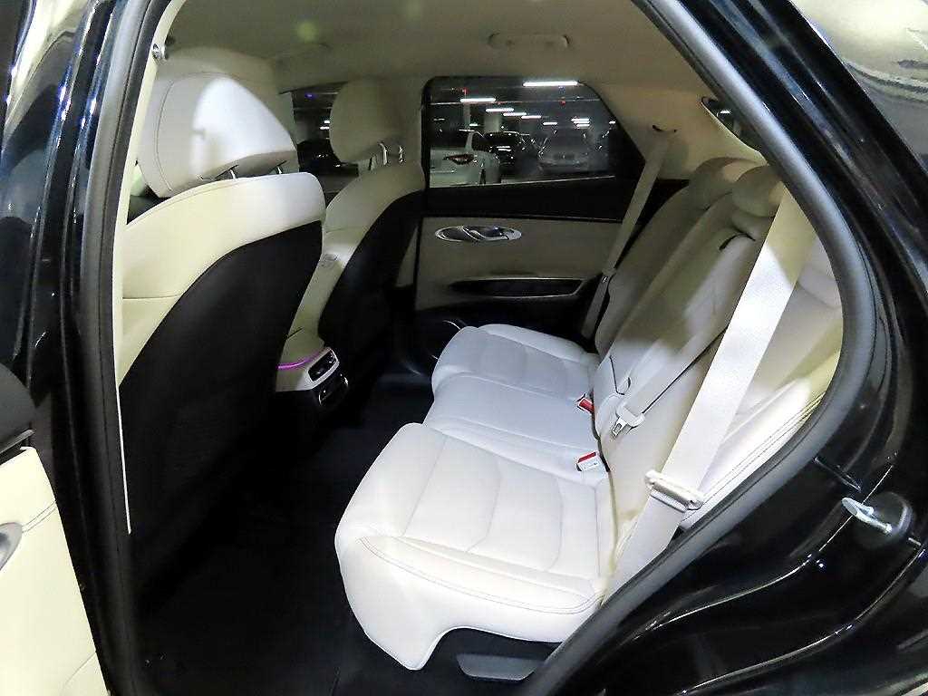 Genesis GV70 - Vista 7