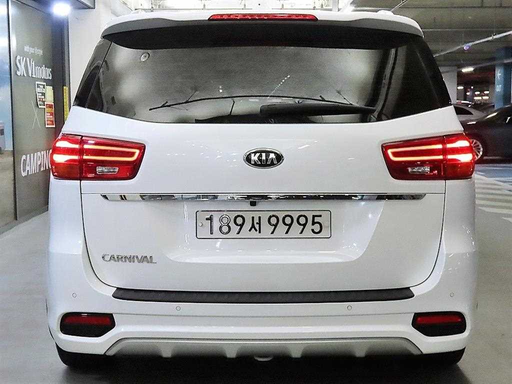 KIA Carnival - Vista 5