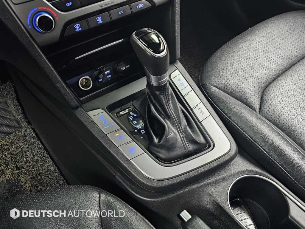 HYUNDAI Avante - Vista 9