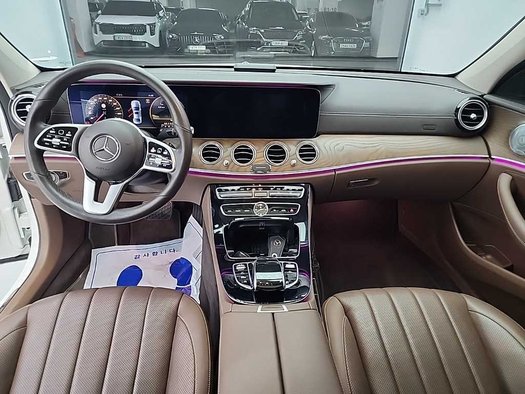 Mercedes Benz E class - Vista 5