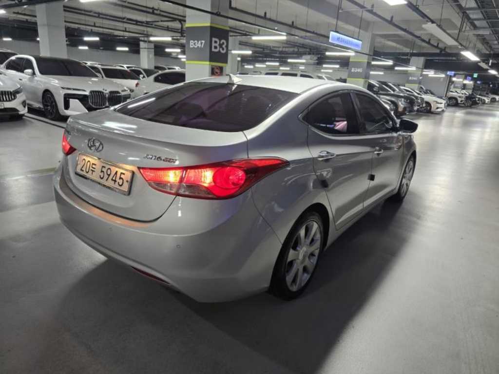 HYUNDAI Avante - Vista 6