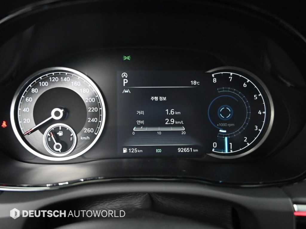 Genesis GV70 - Vista 8