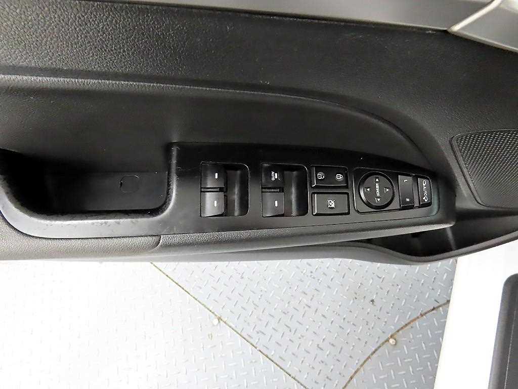 HYUNDAI Avante - Vista 11