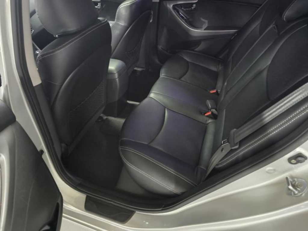 HYUNDAI Avante - Vista 11