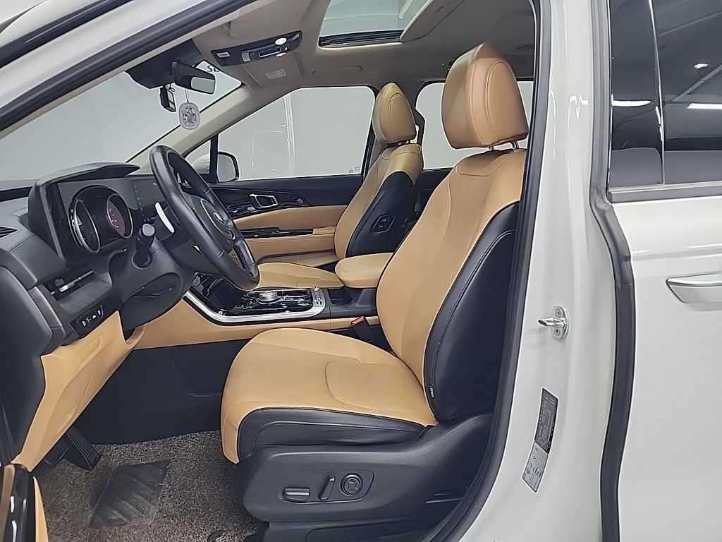 KIA Carnival - Vista 11