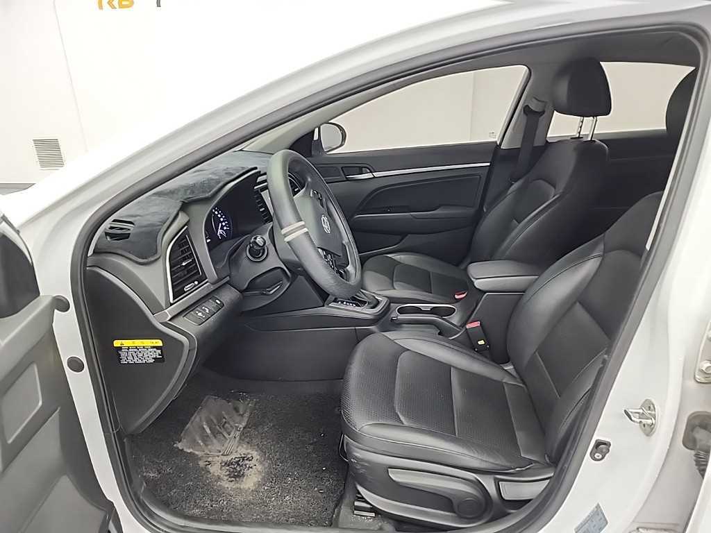 HYUNDAI Avante - Vista 11