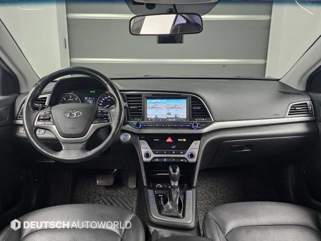 HYUNDAI Avante - Vista 7