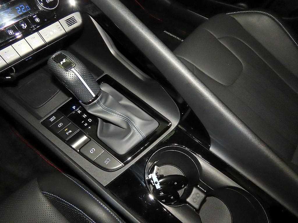 HYUNDAI Avante - Vista 12