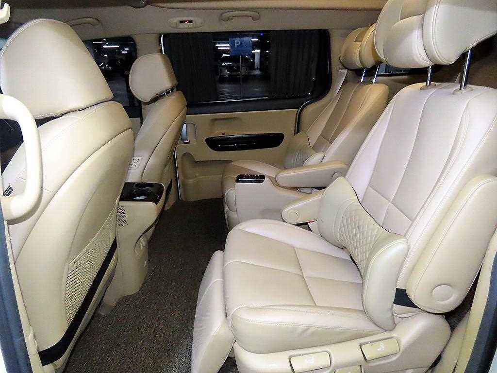 KIA Carnival - Vista 7