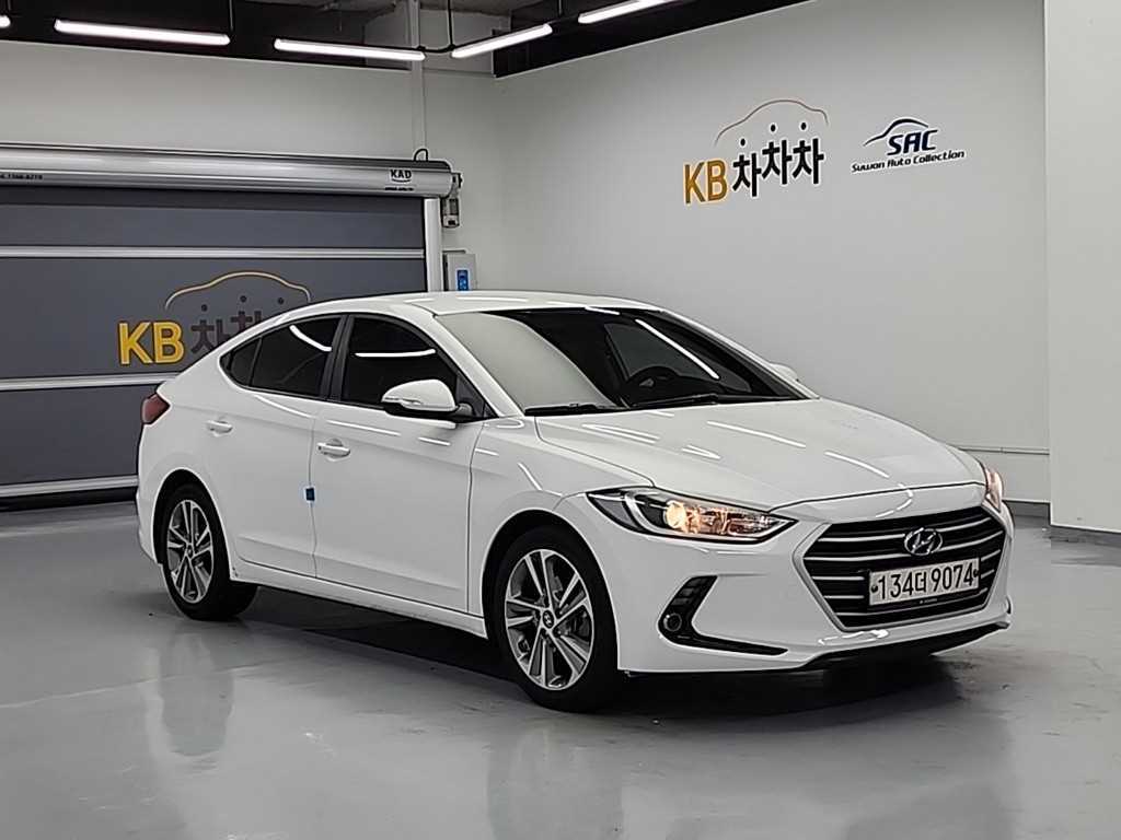 HYUNDAI Avante - Vista 4