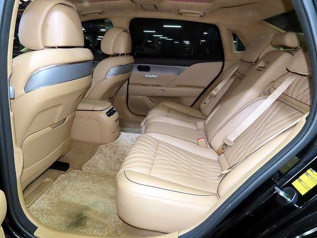 Genesis G90 - Vista 7