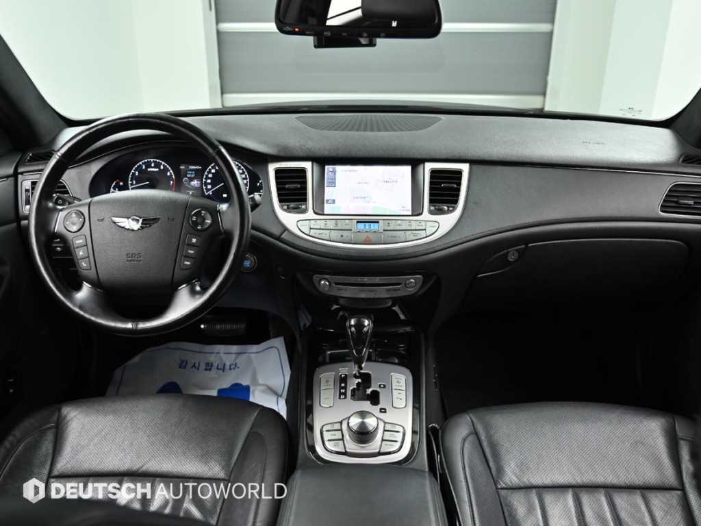 HYUNDAI Genesis - Vista 7