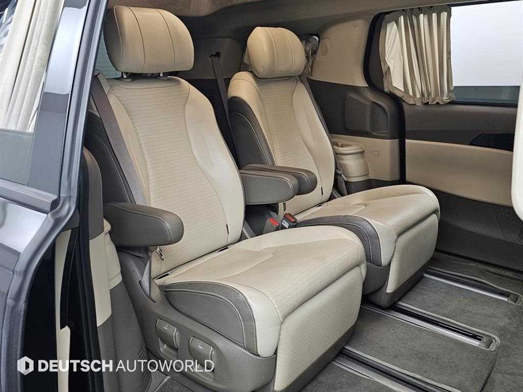 KIA Carnival - Vista 12