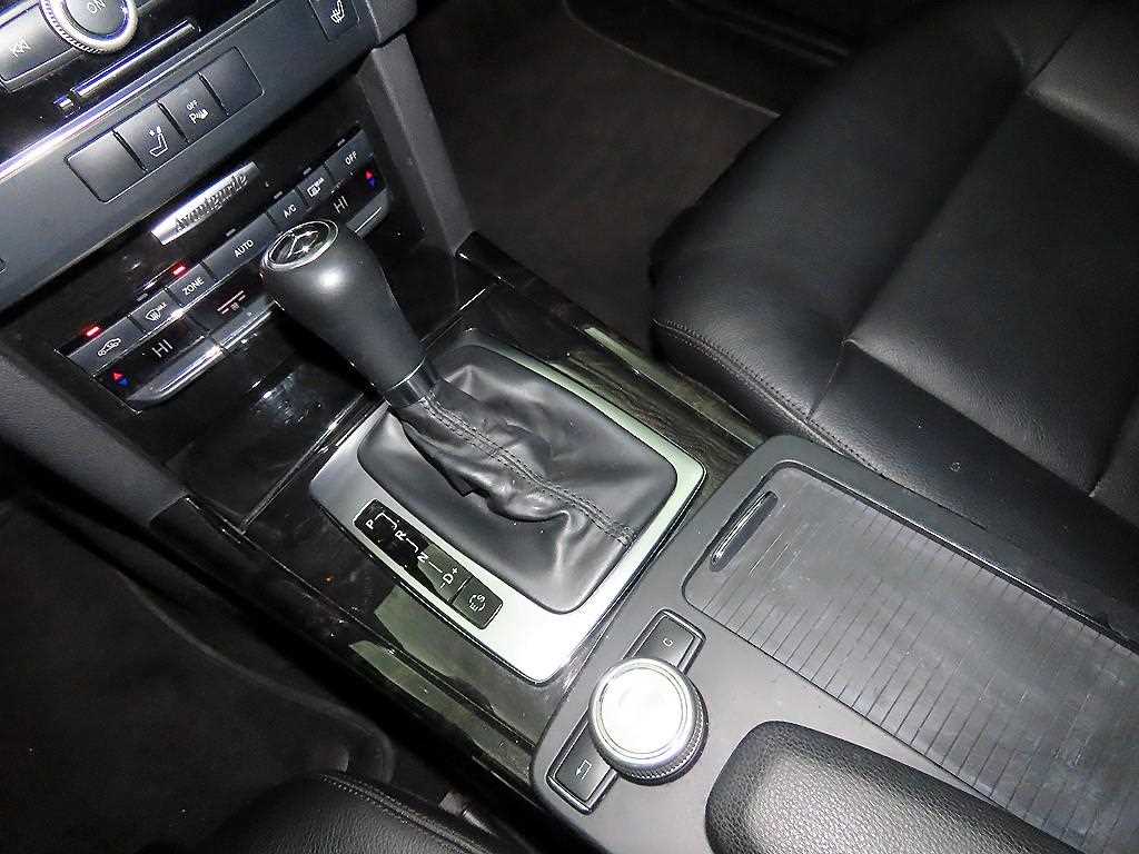 Mercedes Benz E class - Vista 12