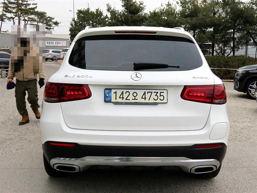 Mercedes Benz GLC Class - Vista 4