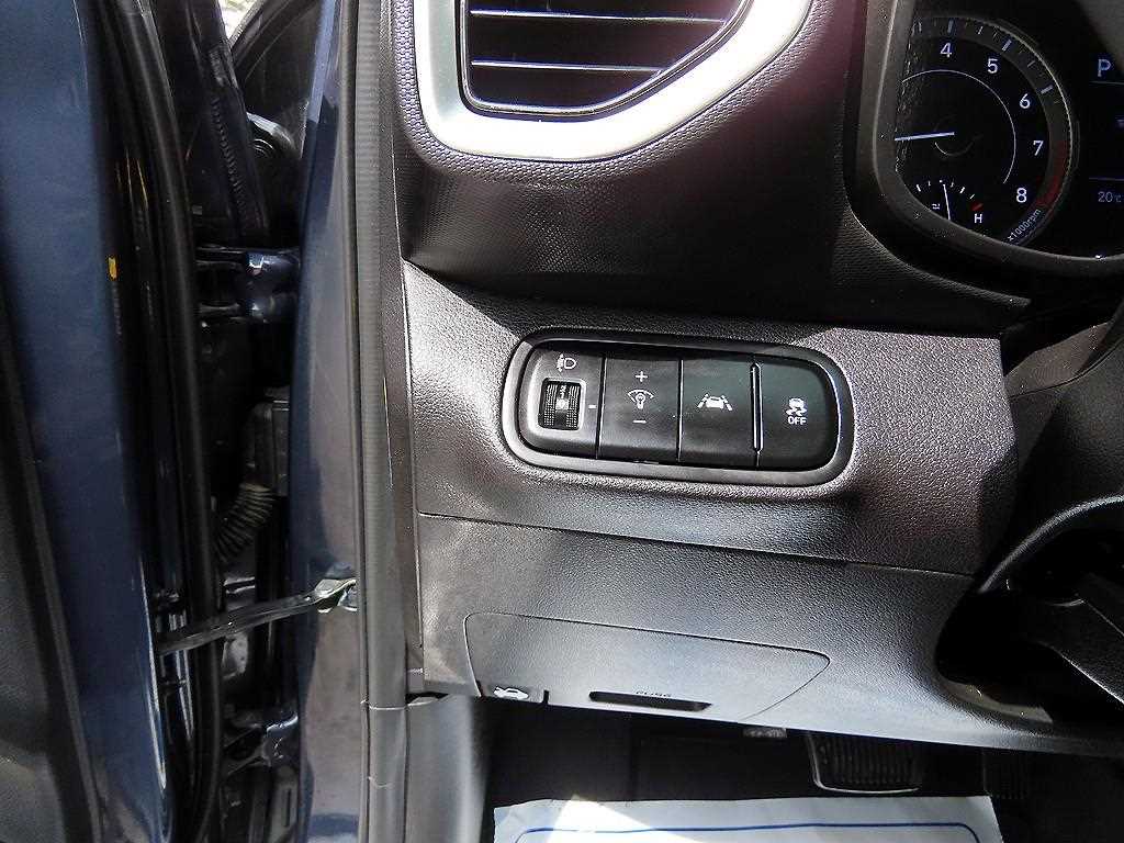 HYUNDAI Venue - Vista 12