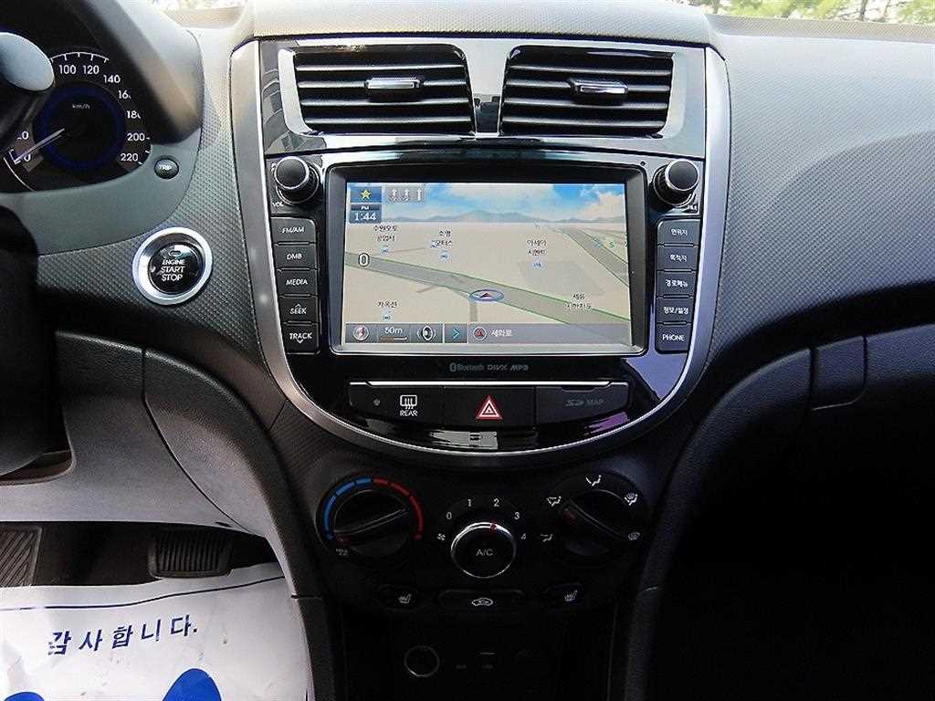 HYUNDAI Accent 2016 Blanco - Importación desde Corea - HF Imports Iquique - Foto 13