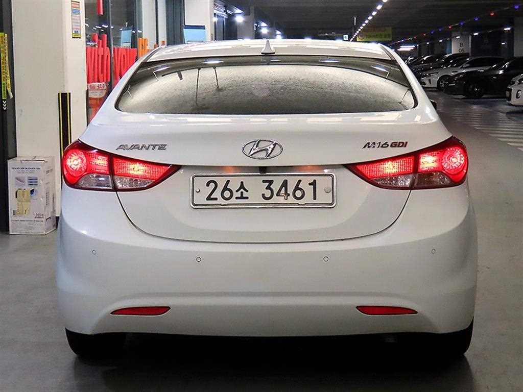 HYUNDAI Avante - Vista 5
