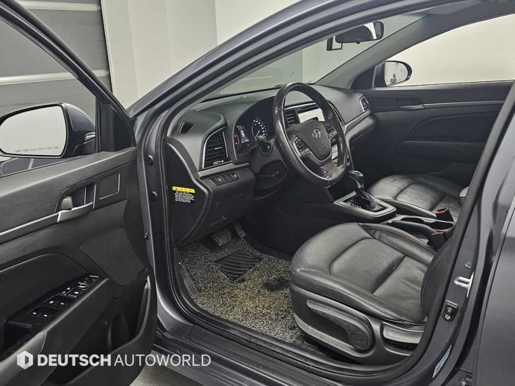 HYUNDAI Avante - Vista 11