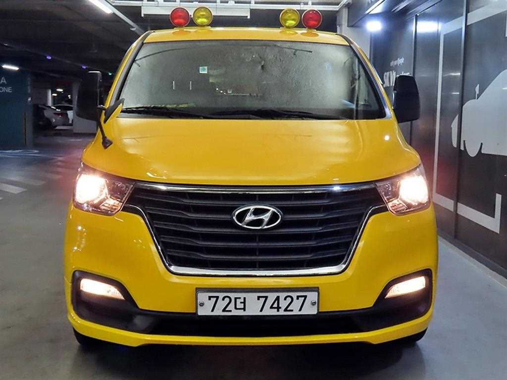HYUNDAI Starex - Vista 2