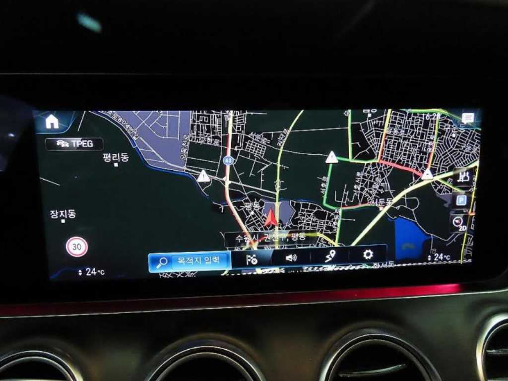 Mercedes Benz E class - Vista 12