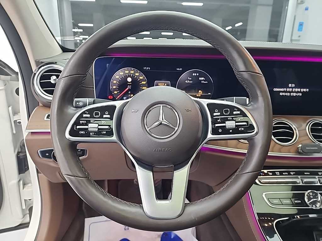 Mercedes Benz E class - Vista 9