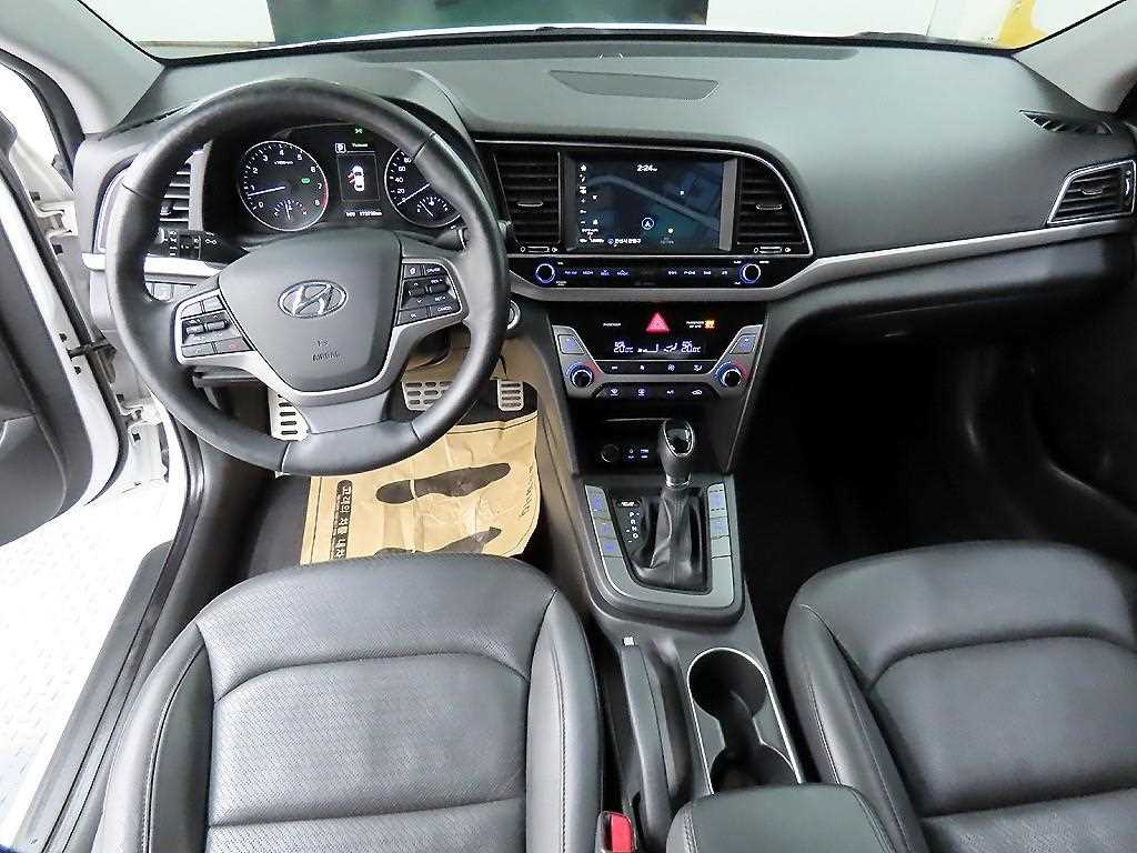 HYUNDAI Avante - Vista 7