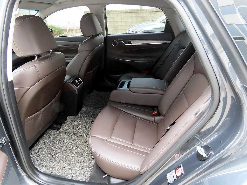 HYUNDAI Grandeur - Vista 6
