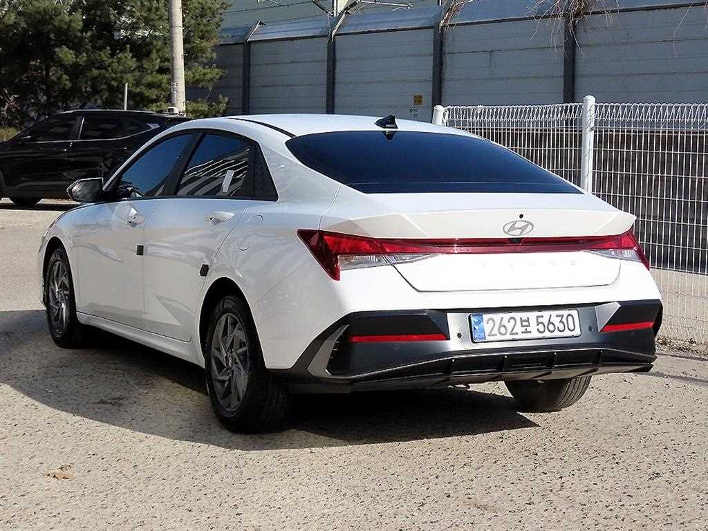 HYUNDAI Avante - Vista 3