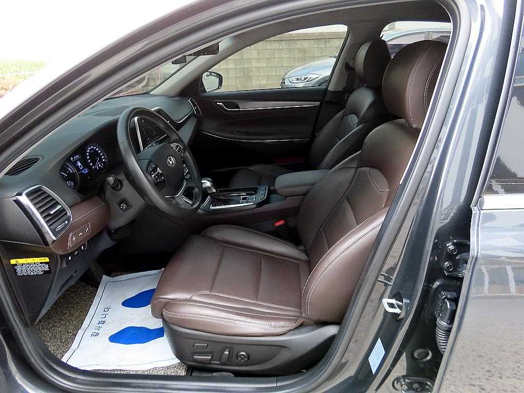 HYUNDAI Grandeur - Vista 5