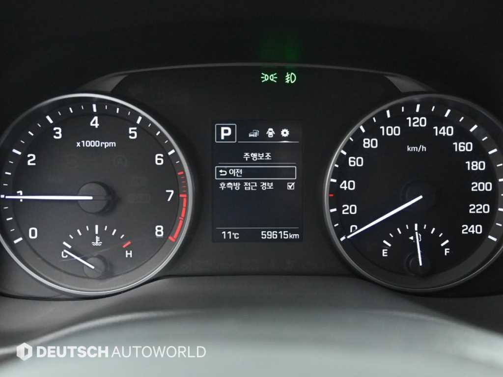 HYUNDAI Avante - Vista 8