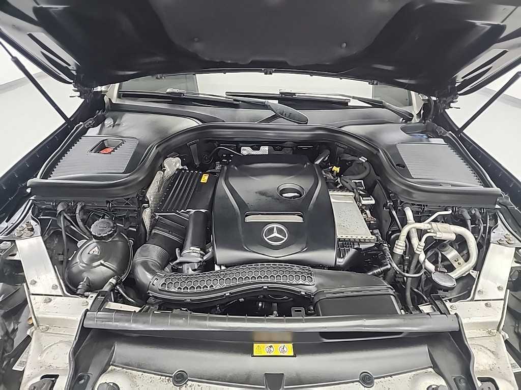 Mercedes Benz GLC Class - Vista 5