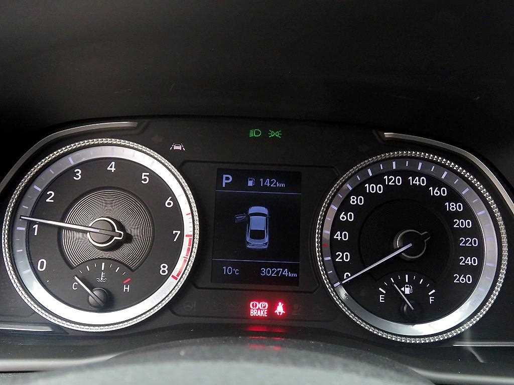 HYUNDAI Sonata - Vista 11