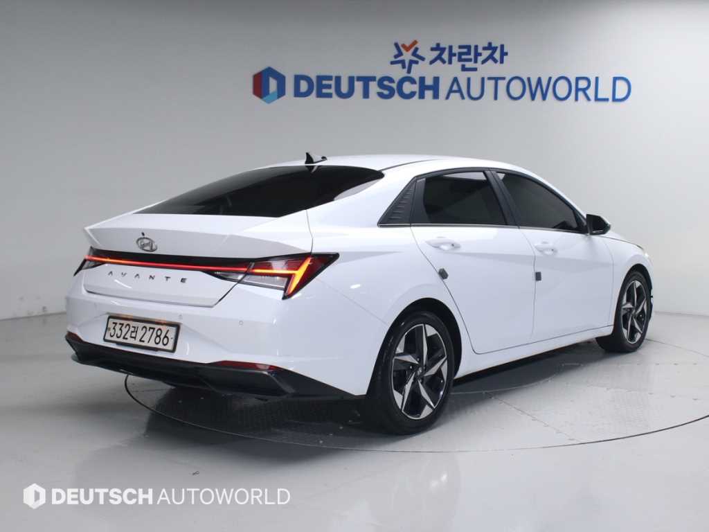 HYUNDAI Avante - Vista 2