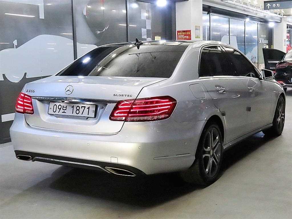 Mercedes Benz E class - Vista 4