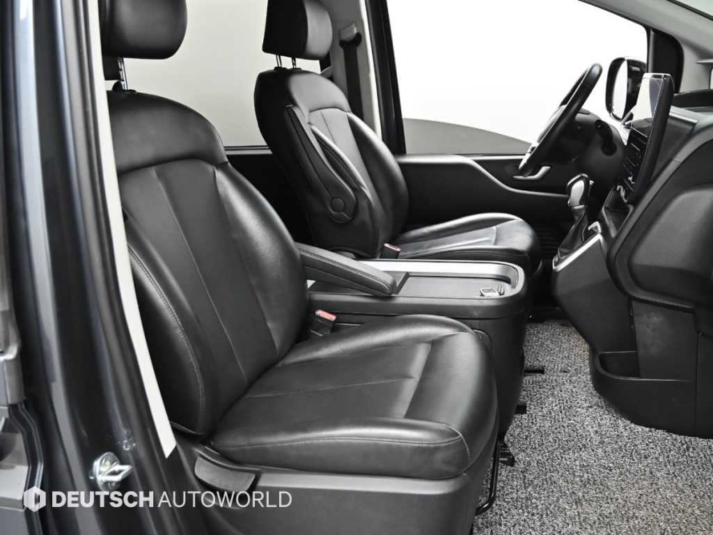 HYUNDAI Staria - Vista 10