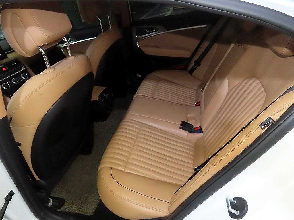 Genesis G70 - Vista 7