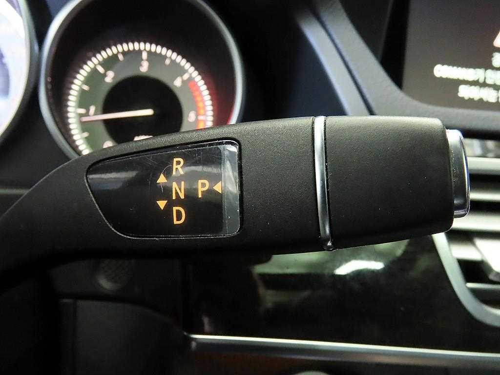 Mercedes Benz E class - Vista 12